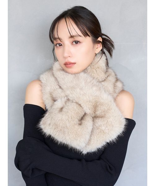 SNIDEL（スナイデル）の「ファーティペット（ストール/ショール・レディース・アイボリー/カーキ/グレー・F）」の2枚目の写真