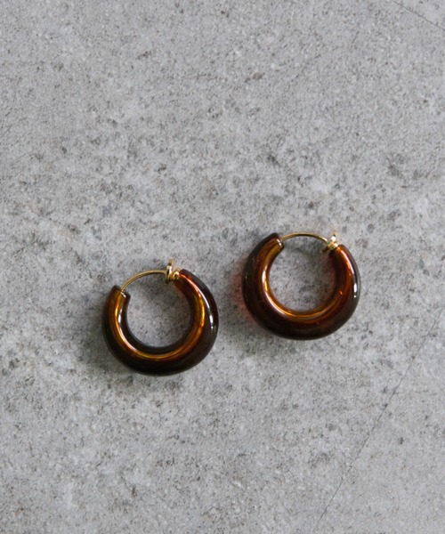 PUAL CE CIN（ピュアルセシン）の「べっ甲風フープイヤリング（イヤリング・レディース・ブラウン系・FREE）」の2枚目の写真