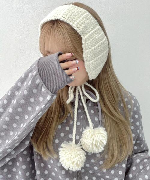 WEGO（ウィゴー）の「WEGO/ポンポン付きイヤーマフ（イヤーマフ・レディース・ワイン/グレー/ホワイト/ブラック・FREE）」の2枚目の写真