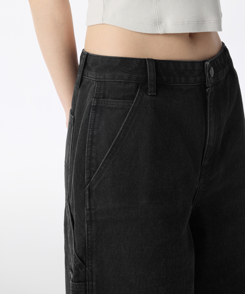 MUSINSA STANDARD WOMAN（ムシンサスタンダードウーマン）の「ウィメンズカーペンターバミューダデニムパンツ[ウォッシュドブラック]（デニムパンツ・レディース・その他・30/28/29/25/26/27/24）」の4枚目の写真