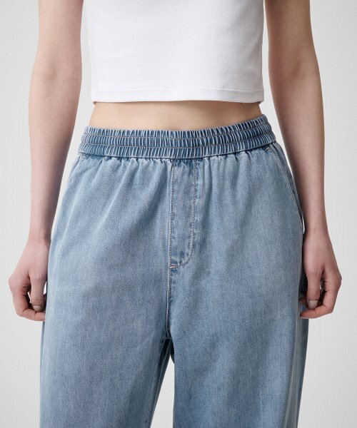 MUSINSA STANDARD WOMAN（ムシンサスタンダードウーマン）の「ウィメンズライトウェイトワイドバンディングデニムパンツ[ライトインディゴ]（デニムパンツ・レディース・その他・30/24/26/28）」の3枚目の写真