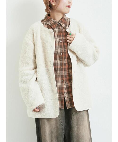 SM2（エスエムツー）の「切替ボアジャケット（ノーカラージャケット・レディース・チャコールグレー/ネイビー/キナリ・F）」の2枚目の写真