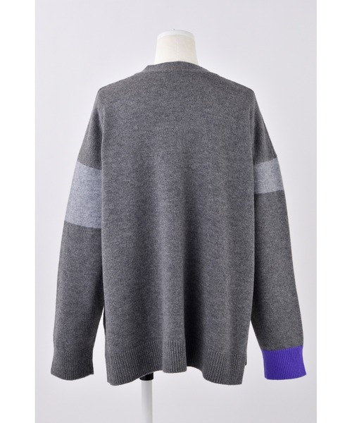 ENFOLD（エンフォルド）の「Vネックカラーブロックプルオーバー（ニット/セーター・レディース・グリーン/ダークネイビー/チャコールグレー・38）」の15枚目の写真