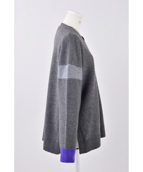 ENFOLD（エンフォルド）の「Vネックカラーブロックプルオーバー（ニット/セーター・レディース・グリーン/ダークネイビー/チャコールグレー・38）」の14枚目の写真