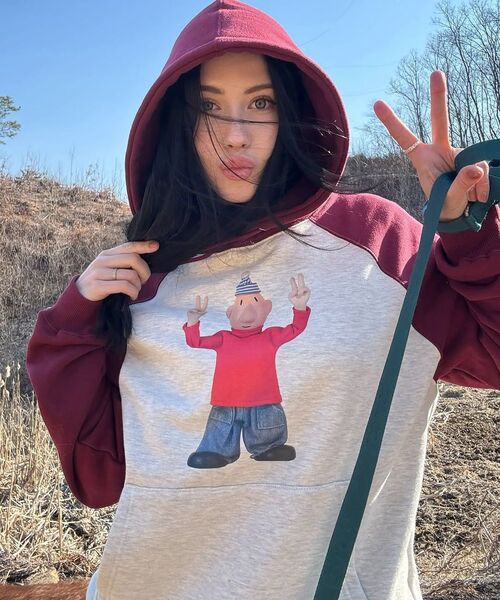 LAUGHER（ラファー）の「[PAT&MAT] モーションマットレグランフード - バーガンディ / オートミール（パーカー・レディース・その他・MEDIUM/LARGE/X-LARGE）」の6枚目の写真