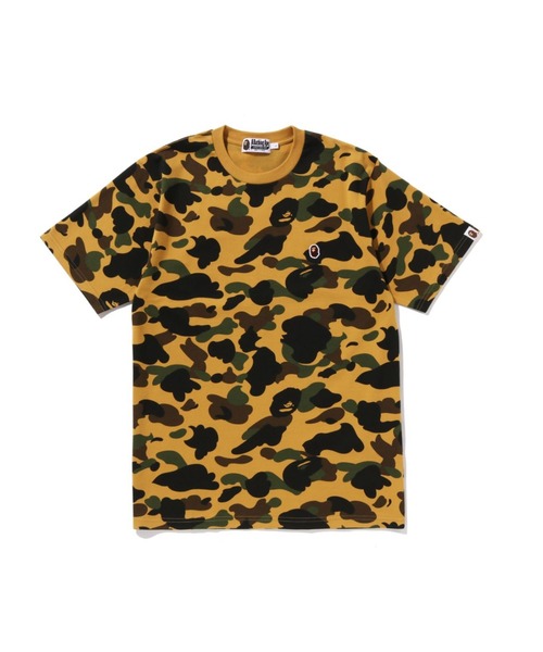 A BATHING APE(アベイシングエイプ)の「1ST CAMO ONE POINT TEE(Tシャツ/カットソー・メンズ・グリーン/イエロー・XX-LARGE/LARGE/XXX-LARGE/X-LARGE/SMALL/MEDIUM)」の1枚目の写真