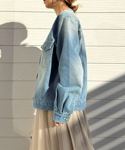 Q（キュー）の「ノーカラーデニムブルゾン（デニムジャケット・レディース・ブラック/ライトブルー・MEDIUM）」の4枚目の写真