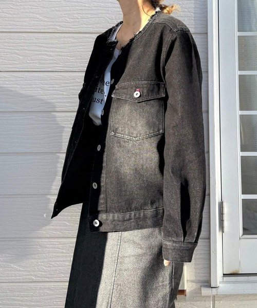 Q（キュー）の「ノーカラーデニムブルゾン（デニムジャケット・レディース・ブラック/ライトブルー・MEDIUM）」の15枚目の写真