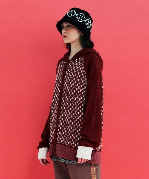 UNALLOYED(アナロイド)の「エンボス クローバー ニット ジップアップ フード / レッド(パーカー・レディース・その他・LARGE/MEDIUM)」の2枚目の写真