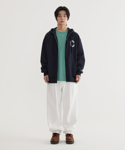 COVERNAT（カバーナット）の「Cロゴフードジップアップ ダークネイビー（パーカー・レディース・その他・X-SMALL/SMALL/MEDIUM/LARGE/X-LARGE/XX-LARGE）」の4枚目の写真