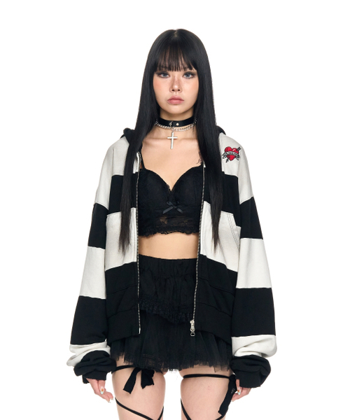 SCHISM INDUCING(スキズムインデューシング)の「STEAL HEART HOODIE BLACK(パーカー・レディース・その他・FREE)」の2枚目の写真