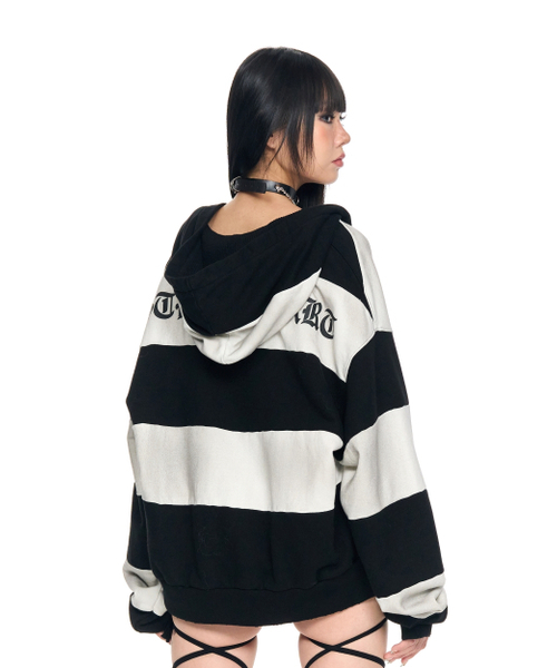 SCHISM INDUCING(スキズムインデューシング)の「STEAL HEART HOODIE BLACK(パーカー・レディース・その他・FREE)」の3枚目の写真