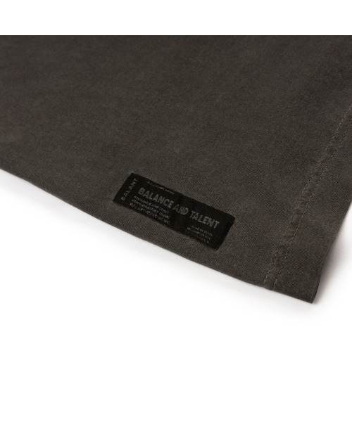 BALANT(バラント)の「ピグメントミニスローガンポケットTシャツ - ダークグレー(Tシャツ/カットソー・メンズ・その他・MEDIUM/LARGE)」の6枚目の写真