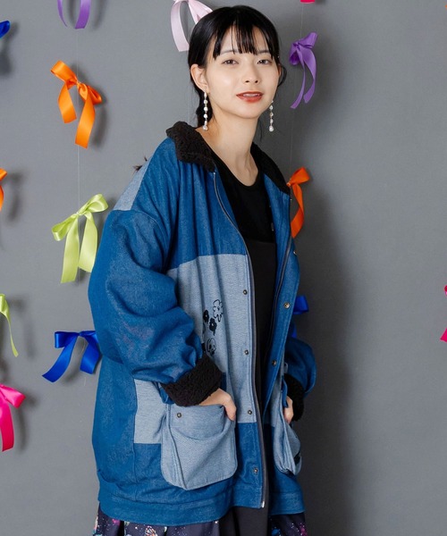 ScoLar（スカラー）の「153755：落書きモザイク柄デニム×ボアジャケット（デニムジャケット・レディース・ネイビー/ブラック・M）」の6枚目の写真