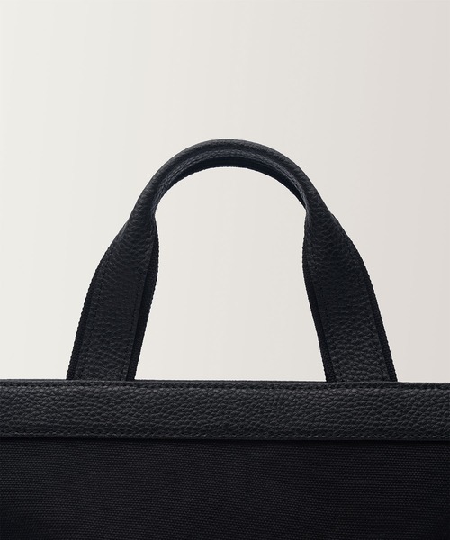 NOTHING WRITTEN（ナッシングリトゥン）の「NOTHING WRITTEN / ナッシングリトゥン 1967 half tote bag カウレザー ハンドバッグ 2026年春夏（ハンドバッグ・レディース・ブラック/ナチュラル・FREE）」の6枚目の写真
