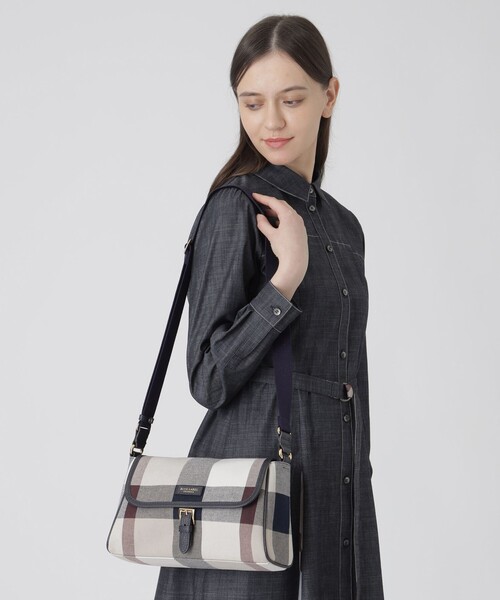 BLUE LABEL CRESTBRIDGE(ブルーレーベルクレストブリッジ)の「クレストブリッジチェックキャンバスかぶせショルダー(ショルダーバッグ・レディース・ベージュ系その他/レッド・FREE)」の10枚目の写真