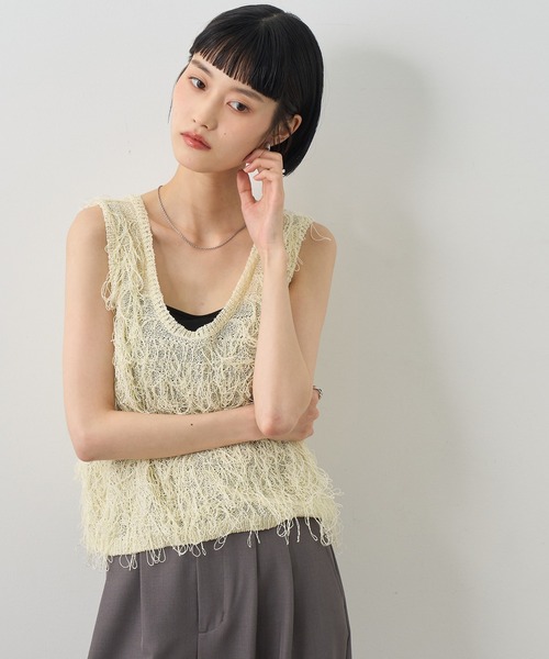 NOGLE(ノグル)の「【NOGLE/ノグル】ループ フリンジ ニット ビスチェ(ベスト・レディース・ベージュ/グレー/アイボリー/イエロー・FREE)」の2枚目の写真