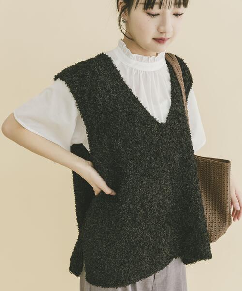 ITEMS URBANRESEARCH(アイテムズ アーバンリサーチ)の「リボンヤーンベスト(ニット/セーター・レディース・ブラック/チャコールグレー/オフホワイト・FREE)」の1枚目の写真