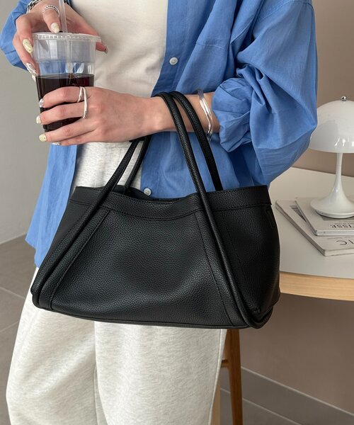 DISCOAT（ディスコート）の「軽量シュリンクショルダーバッグ（ショルダーバッグ・レディース・ブラック/ベージュ/ブラウン・FREE）」の12枚目の写真