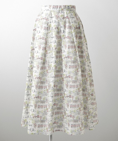 HUIT bouquet(ユイット)の「タック フレア バックウエストゴム スカート Made with Liberty Fabric HUIT(スカート・レディース・レッド/ブルー・M)」の1枚目の写真