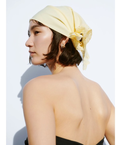 GAP(ギャップ)の「アイレット バンダナスカーフ(バンダナ/スカーフ・レディース・ブルー/オフホワイト/イエロー・ONE SIZE)」の3枚目の写真