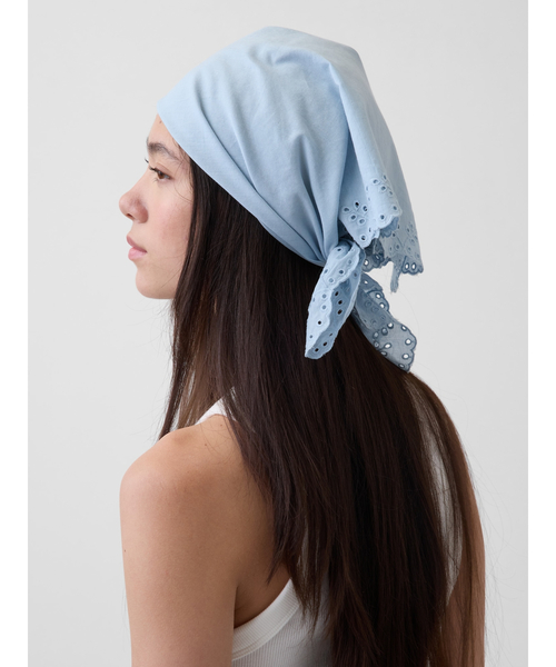 GAP(ギャップ)の「アイレット バンダナスカーフ(バンダナ/スカーフ・レディース・ブルー/オフホワイト/イエロー・ONE SIZE)」の2枚目の写真