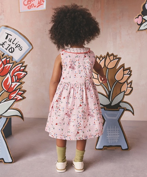 Cath Kidston（キャスキッドソン）の「キッズ ラウンドカラー ノースリーブ ワンピース Puppy Floral（ワンピース・キッズ・ピンク・122/110/98）」の6枚目の写真