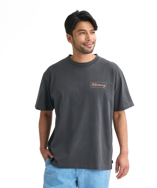 BILLABONG（ビラボン）の「BILLABONG メンズ SIGN Tシャツ 【2026年春夏モデル】/ ビラボン半袖バックプリントTシャツ（Tシャツ/カットソー・メンズ・クリーム/ブラック系その他/イエロー系その他/ピンク系その他・SMALL/MEDIUM/LARGE/X-LARGE）」の6枚目の写真