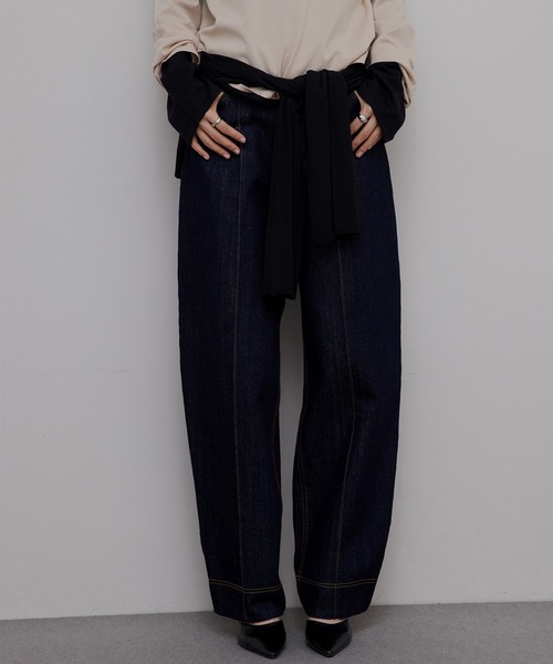 Ameri（アメリ）の「JAPAN MADE CURVE DENIM PANTS（デニムパンツ・レディース・インディゴブルー/ブルー・23inch/26inch/25inch/24inch）」の21枚目の写真