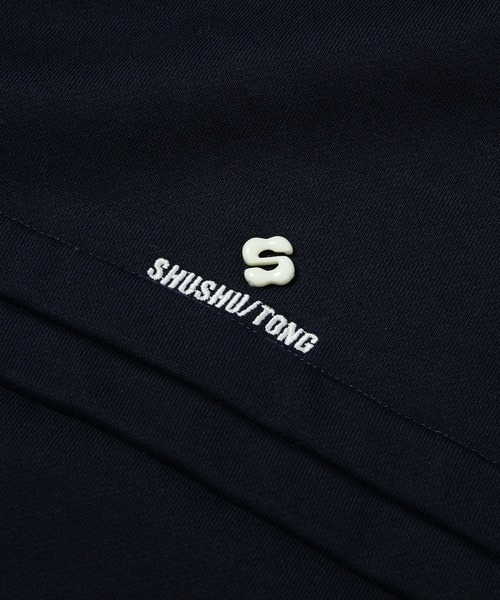 SHUSHU/TONG(シュシュトン)の「Raw-Edge Wave Collar Tuck Detail Sweatshirt Dress(ワンピース・レディース・ネイビー/グレー・10/8)」の5枚目の写真