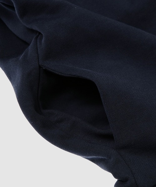 SHUSHU/TONG(シュシュトン)の「Raw-Edge Wave Collar Tuck Detail Sweatshirt Dress(ワンピース・レディース・ネイビー/グレー・10/8)」の6枚目の写真