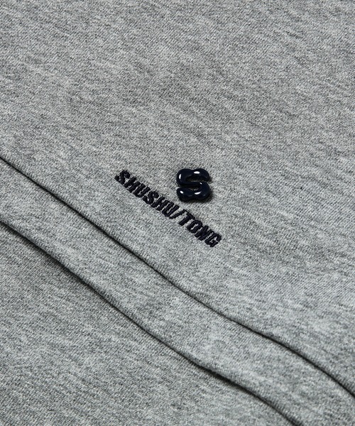 SHUSHU/TONG(シュシュトン)の「Raw-Edge Wave Collar Tuck Detail Sweatshirt Dress(ワンピース・レディース・ネイビー/グレー・10/8)」の7枚目の写真