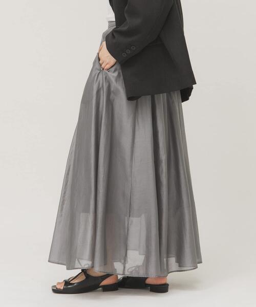 KBF（ケイビーエフ）の「タックフレアシアースカート（スカート・レディース・グレー/ブラック・ONE）」の2枚目の写真
