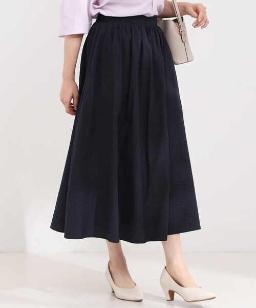 SHOO・LA・RUE（シューラルー）の「【セットアップ可/洗濯機可/S-LL】軽やかに揺れる サッカーチェック フレアスカート（スカート・レディース・ネイビー系1/ホワイト系4/チャコールグレー・02/01/04/03）」の3枚目の写真