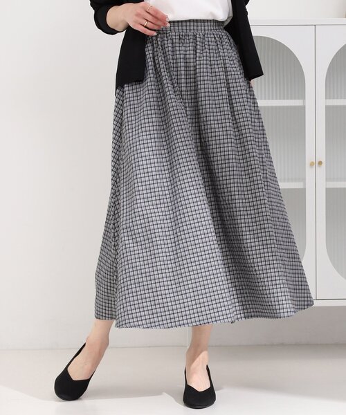 SHOO・LA・RUE（シューラルー）の「【セットアップ可/洗濯機可/S-LL】軽やかに揺れる サッカーチェック フレアスカート（スカート・レディース・ネイビー系1/ホワイト系4/チャコールグレー・02/01/04/03）」の2枚目の写真