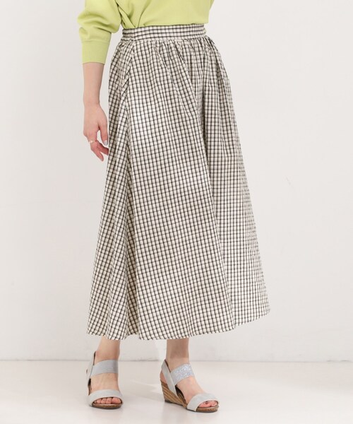 SHOO・LA・RUE（シューラルー）の「【セットアップ可/洗濯機可/S-LL】軽やかに揺れる サッカーチェック フレアスカート（スカート・レディース・ネイビー系1/ホワイト系4/チャコールグレー・02/01/04/03）」の4枚目の写真