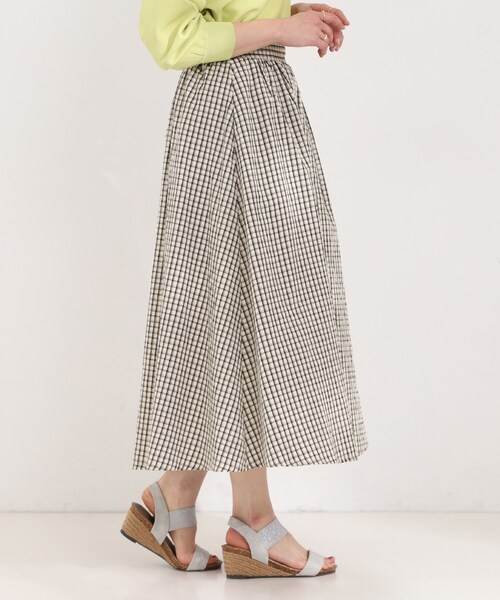 SHOO・LA・RUE（シューラルー）の「【セットアップ可/洗濯機可/S-LL】軽やかに揺れる サッカーチェック フレアスカート（スカート・レディース・ネイビー系1/ホワイト系4/チャコールグレー・02/01/04/03）」の5枚目の写真