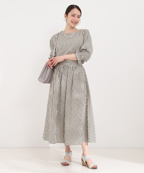 SHOO・LA・RUE（シューラルー）の「【セットアップ可/洗濯機可/S-LL】軽やかに揺れる サッカーチェック フレアスカート（スカート・レディース・ネイビー系1/ホワイト系4/チャコールグレー・02/01/04/03）」の7枚目の写真