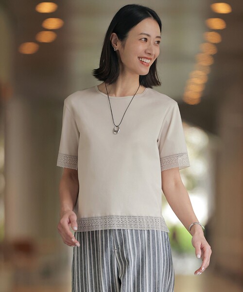 J.PRESS Ladies(J.プレス レディス)の「【一枚で着映え】コットンスムース レース カットソー(Tシャツ/カットソー・レディース・ライトグリーン系/サックスブルー系/ピンク系/ライトグレー系/ネイビー系/ホワイト系・SMALL)」の1枚目の写真