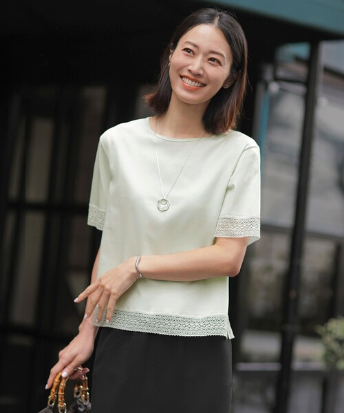 J.PRESS Ladies(J.プレス レディス)の「【一枚で着映え】コットンスムース レース カットソー(Tシャツ/カットソー・レディース・ライトグリーン系/サックスブルー系/ピンク系/ライトグレー系/ネイビー系/ホワイト系・SMALL)」の3枚目の写真