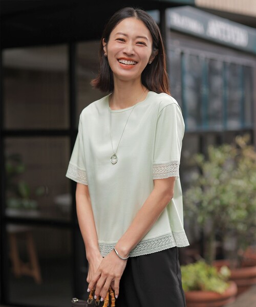 J.PRESS Ladies(J.プレス レディス)の「【一枚で着映え】コットンスムース レース カットソー(Tシャツ/カットソー・レディース・ライトグリーン系/サックスブルー系/ピンク系/ライトグレー系/ネイビー系/ホワイト系・SMALL)」の7枚目の写真