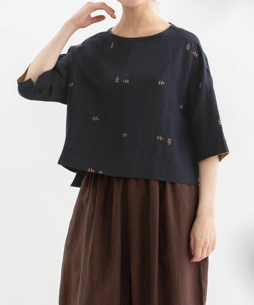 nop de nod(ノップドゥノッド)の「リネンレーヨン刺繍5分袖トップス(シャツ/ブラウス・レディース・ブラック/ライトブルー/ネイビー・3)」の1枚目の写真