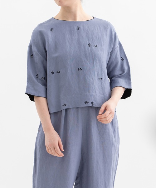 nop de nod(ノップドゥノッド)の「リネンレーヨン刺繍5分袖トップス(シャツ/ブラウス・レディース・ブラック/ライトブルー/ネイビー・3)」の3枚目の写真
