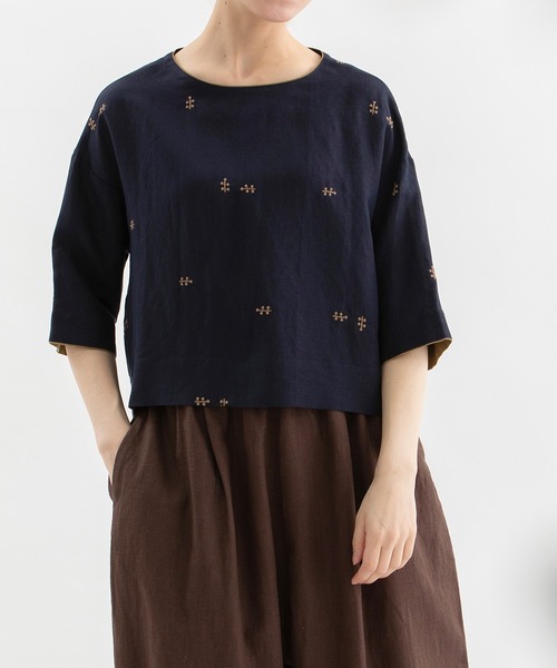 nop de nod(ノップドゥノッド)の「リネンレーヨン刺繍5分袖トップス(シャツ/ブラウス・レディース・ブラック/ライトブルー/ネイビー・3)」の7枚目の写真
