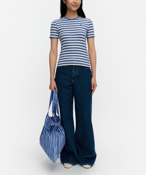 marimekko(マリメッコ)の「【kioski】 Kukkea Tasaraita Unikko / t-shirt(Tシャツ/カットソー・レディース・ブルー/レッド・MEDIUM/SMALL)」の2枚目の写真