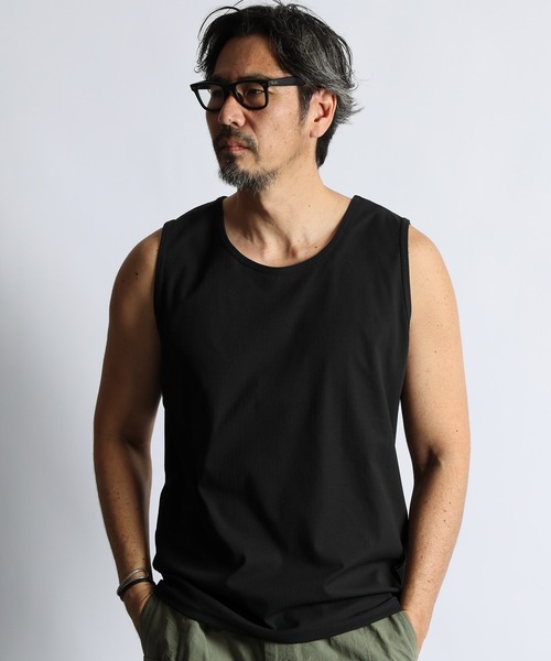 The DUFFER of ST.GEORGE(ザダファーオブセントジョージ)の「「AIR FLEX」RANDOM RIB KNIT TANK TOP :高収縮機能素材「エアフレックス」ランダムリブ タンクトップ / ストレッチ / UVカット / ドライタッチ / アンチピリング / インナー(タンクトップ・メンズ・チャコールグレー/ホワイト/ブラック・LARGE/MEDIUM/X-LARGE)」の3枚目の写真