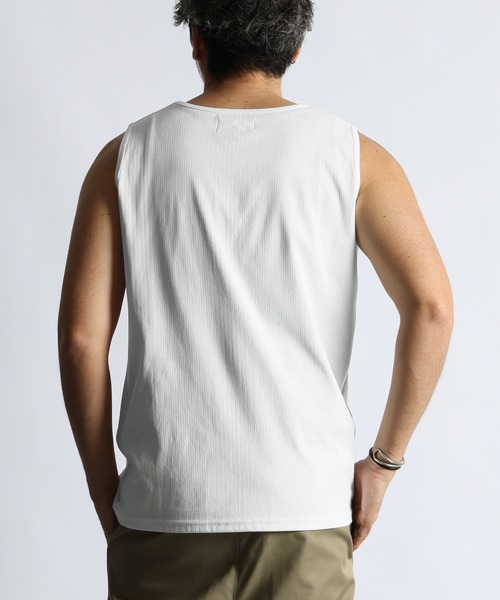 The DUFFER of ST.GEORGE(ザダファーオブセントジョージ)の「「AIR FLEX」RANDOM RIB KNIT TANK TOP :高収縮機能素材「エアフレックス」ランダムリブ タンクトップ / ストレッチ / UVカット / ドライタッチ / アンチピリング / インナー(タンクトップ・メンズ・チャコールグレー/ホワイト/ブラック・LARGE/MEDIUM/X-LARGE)」の11枚目の写真