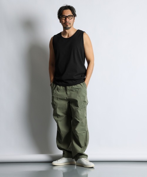 The DUFFER of ST.GEORGE(ザダファーオブセントジョージ)の「「AIR FLEX」RANDOM RIB KNIT TANK TOP :高収縮機能素材「エアフレックス」ランダムリブ タンクトップ / ストレッチ / UVカット / ドライタッチ / アンチピリング / インナー(タンクトップ・メンズ・チャコールグレー/ホワイト/ブラック・LARGE/MEDIUM/X-LARGE)」の7枚目の写真