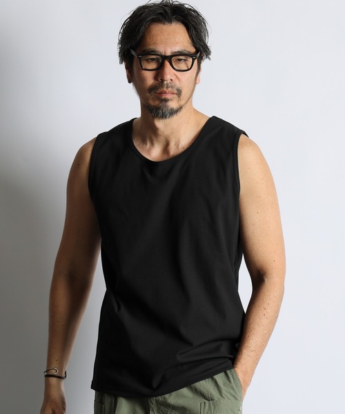 The DUFFER of ST.GEORGE(ザダファーオブセントジョージ)の「「AIR FLEX」RANDOM RIB KNIT TANK TOP :高収縮機能素材「エアフレックス」ランダムリブ タンクトップ / ストレッチ / UVカット / ドライタッチ / アンチピリング / インナー(タンクトップ・メンズ・チャコールグレー/ホワイト/ブラック・LARGE/MEDIUM/X-LARGE)」の6枚目の写真