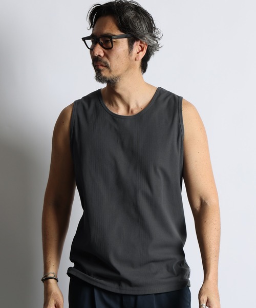 The DUFFER of ST.GEORGE(ザダファーオブセントジョージ)の「「AIR FLEX」RANDOM RIB KNIT TANK TOP :高収縮機能素材「エアフレックス」ランダムリブ タンクトップ / ストレッチ / UVカット / ドライタッチ / アンチピリング / インナー(タンクトップ・メンズ・チャコールグレー/ホワイト/ブラック・LARGE/MEDIUM/X-LARGE)」の8枚目の写真